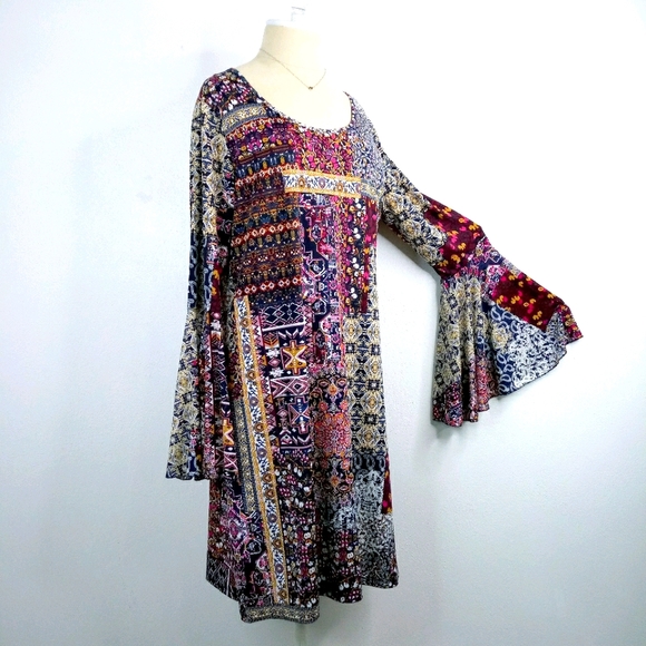 Haani Dresses & Skirts - Haani BoHo Bell Sleeve Floral  Dress siz…
